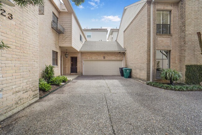 Building Photo - 2423 Nantucket Dr