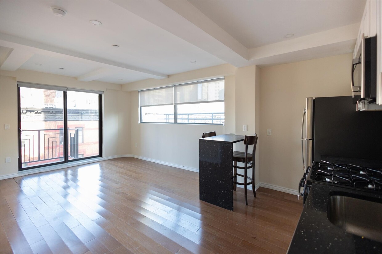 Foto principal - 402 W 50th St