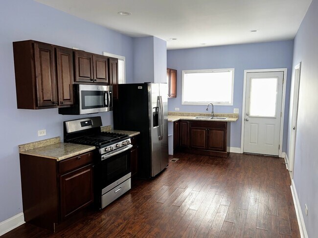 Building Photo - 726 W 47th Pl