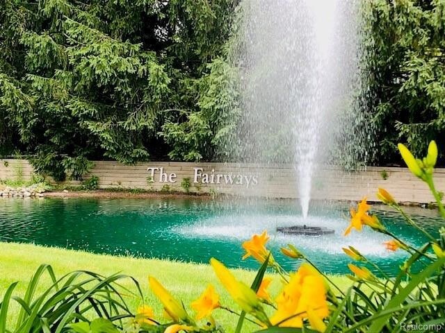 Foto principal - 5940 Creekside Dr