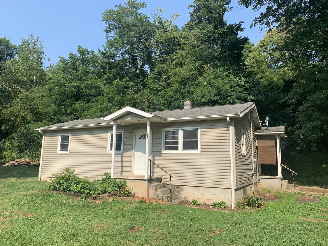 35 Floyd Miller Rd, Candler, NC 28715 House Rental in Candler, NC