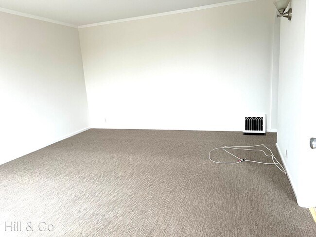 Foto del edificio - 3 br, 1 bath House - 1910 32nd Avenue