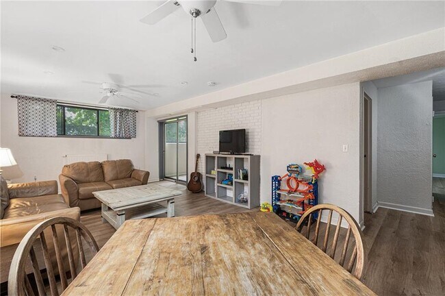 Building Photo - 401 Bellevue Ave