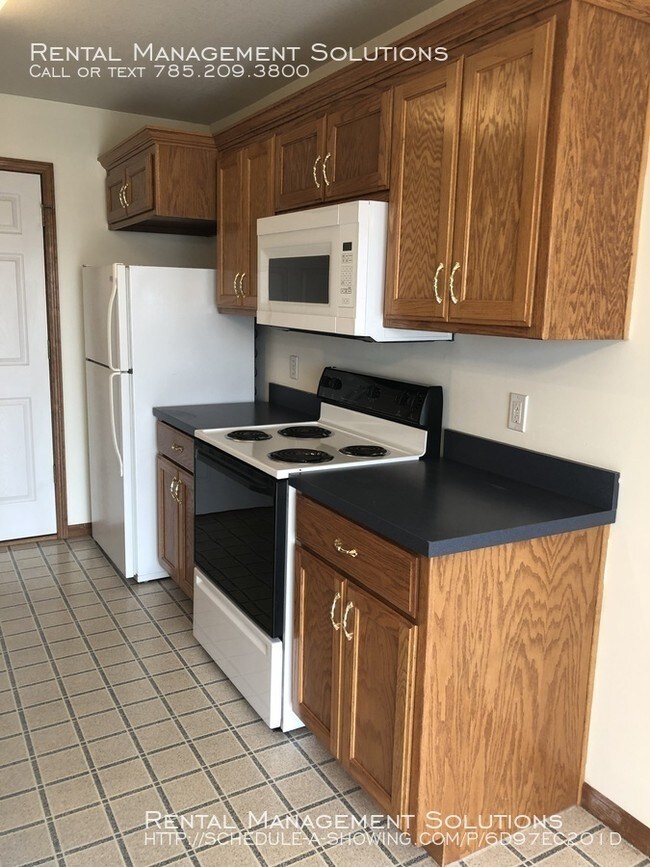Building Photo - Shawnee Heights School District-3 bedroom