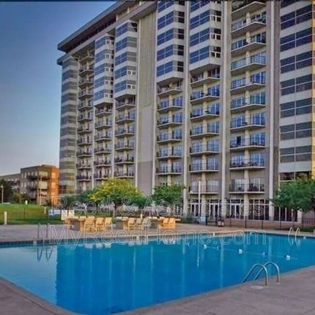 Building Photo - 655 Riverside Dr