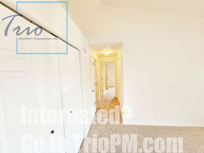Foto del edificio - 592 Blue Jay Loop