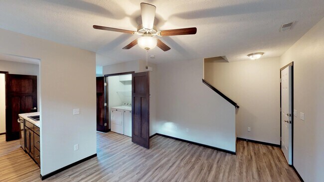 Building Photo - 9420-9422 W Gert St (Alpha Team)