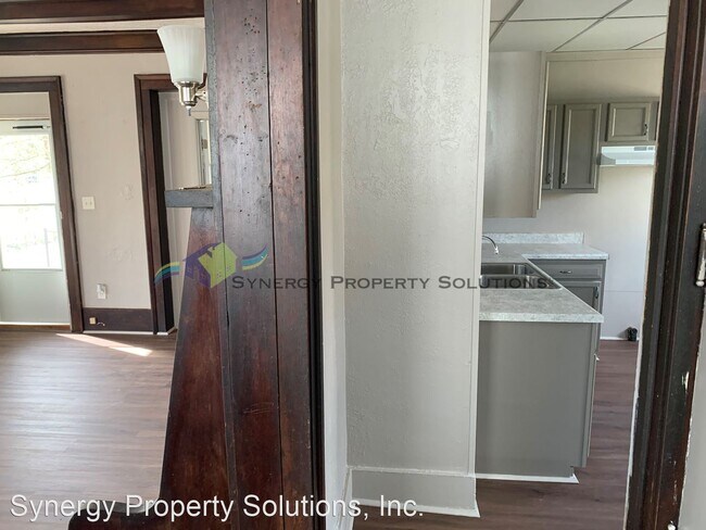 Building Photo - 4 br, 1 bath House - Lind Ave. 60 Richland