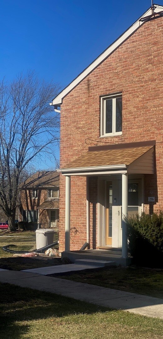 Building Photo - 216 Ash St