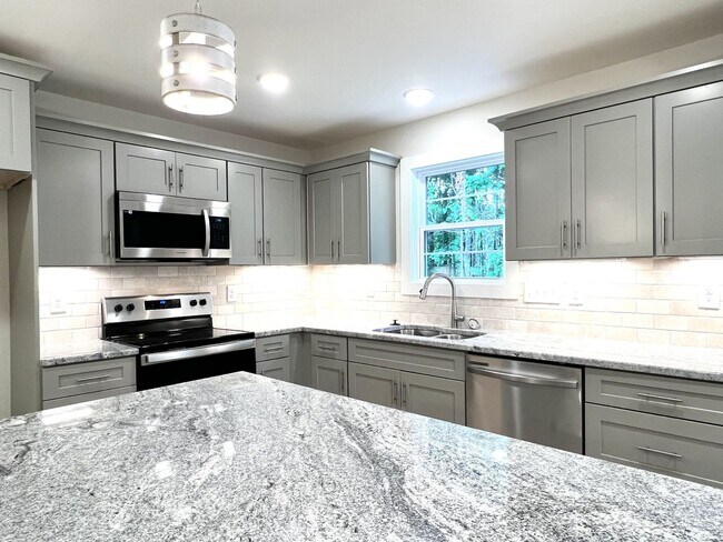 Foto del edificio - For Lease - 3 Bed, 2.5 Bath, 1515sqft Town...