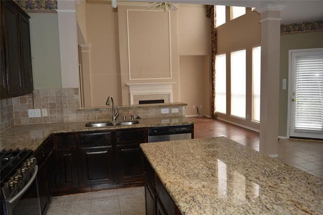 Building Photo - 2713 Stanford Dr
