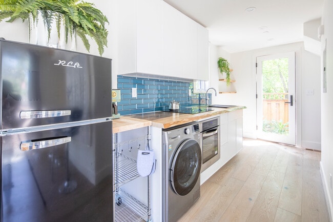 Building Photo - 730 Maxwell Ave