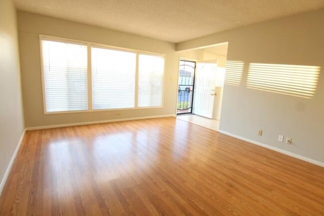 Building Photo - 2 bedroom in Torrance CA 90502