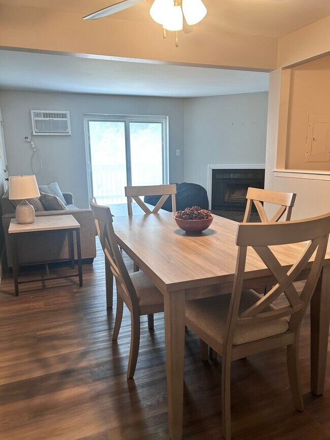 Foto del edificio - 520 E Spruce Dr