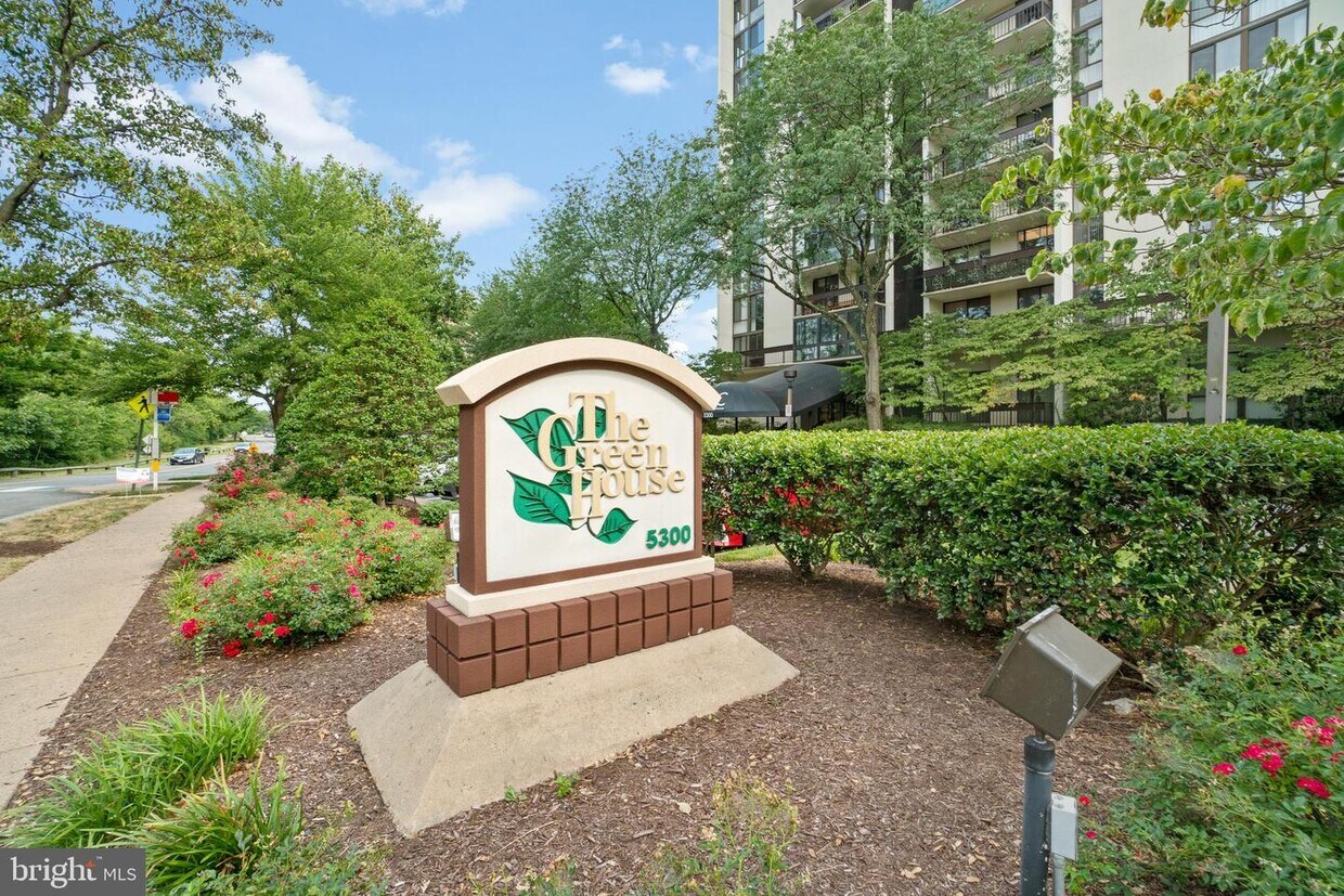 Foto principal - 5300 Holmes Run Pkwy