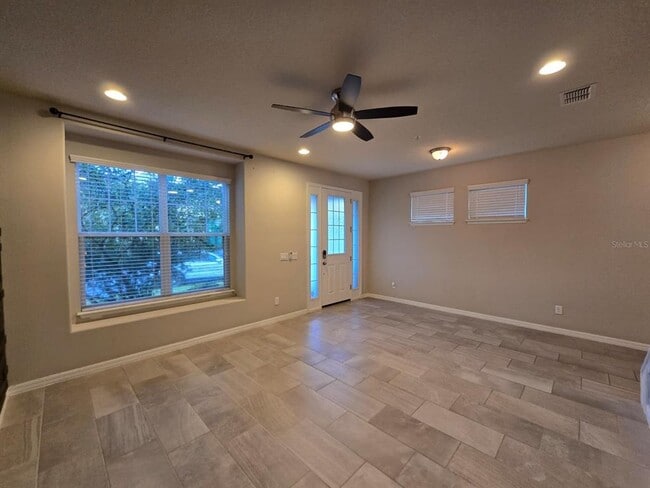 Building Photo - 8642 Vedder Ln
