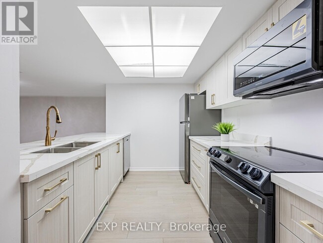 Photo du bâtiment - 1001 Bay St.