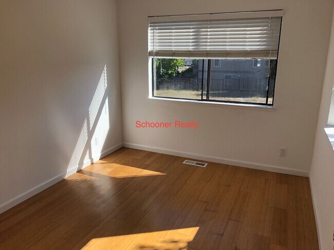 Foto del edificio - CHARMING 2-STORY TOWNHOUSE IN DESIRABLE SA...