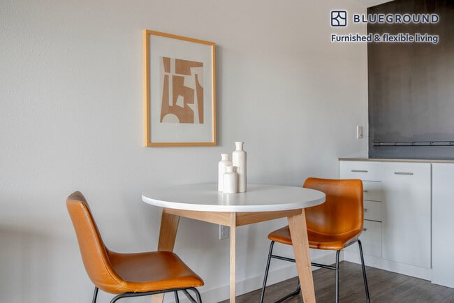 Foto del edificio - 5555 14th Ave NW