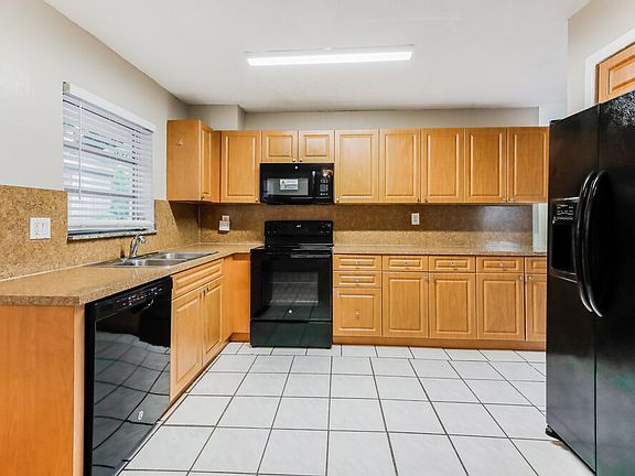 Foto del edificio - 7301 Tropicana St
