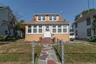 Building Photo - 47 Henry St