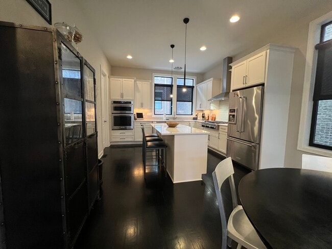 Building Photo - 1053 Harrison Park Pl