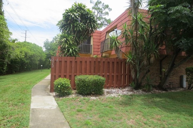 Building Photo - 2 Bedroom 2 Bath Townhouse in Parkwoods
