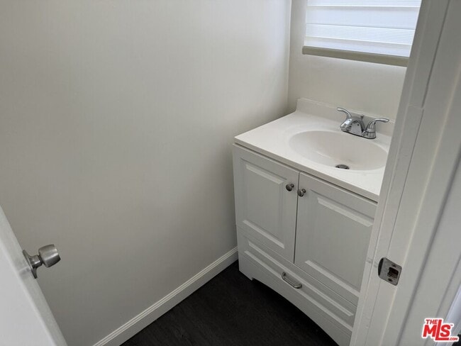 Building Photo - 10815 Rose Ave