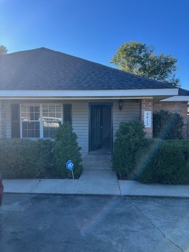 Primary Photo - Spacious 3B/2B Duplex in South Lake Charles