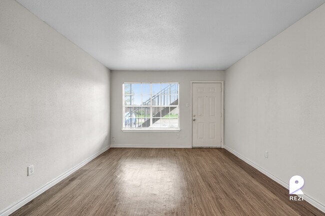 Foto del edificio - 11810 Algonquin Dr