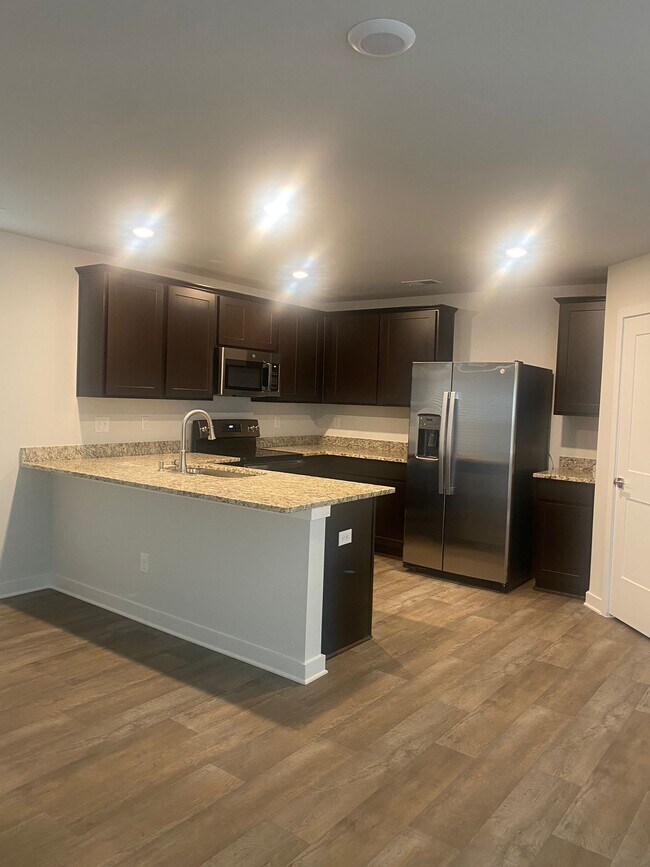 Foto del edificio - 3310 Stonewall Ln