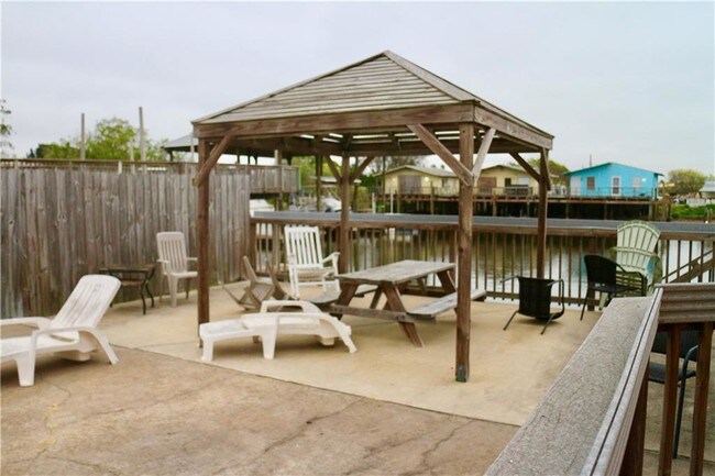 Building Photo - 4141 Whiteley Dr
