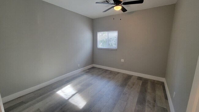 Foto del edificio - 2325 W Sequoia Ave