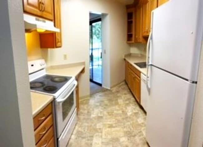 Building Photo - Great Condo in Desirable Fremont ***Move-in Special***