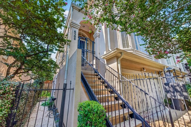 Building Photo - 6308 Schuler St