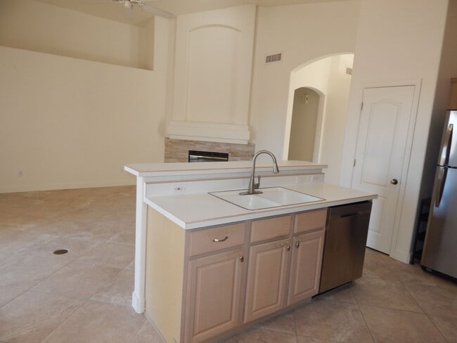 Building Photo - 7750 E Castle Valley Way