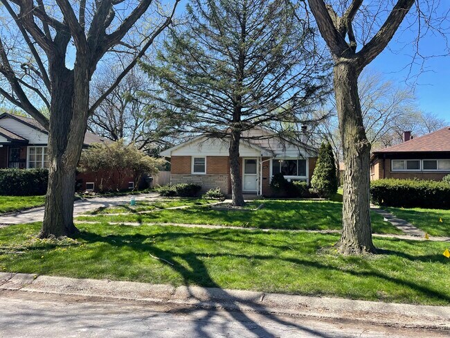 Building Photo - 17140 Hillside Ave