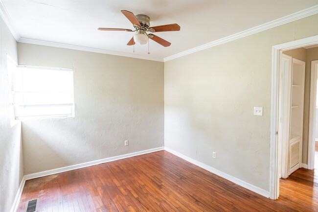 Building Photo - 1341 Charlotte St