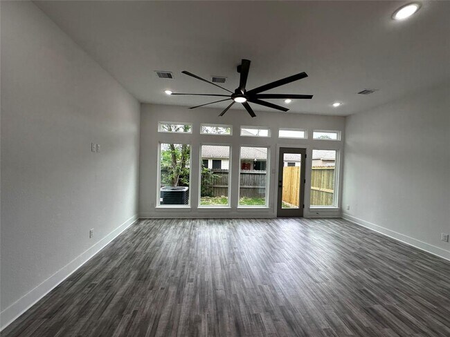Foto del edificio - 3925 Davenport St