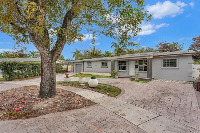 Foto del edificio - 18600 NE 7th Ct