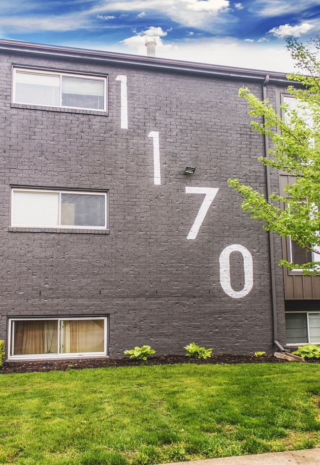 Building Photo - Renovated apartments in Olde Towne East. O...