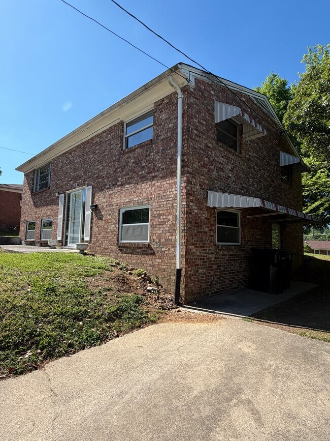 Foto del edificio - 639 Holbrook St