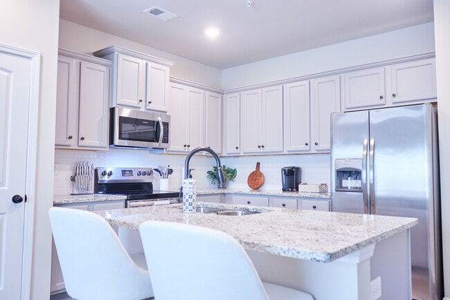 Building Photo - Room in Townhome on Bayrose Cir