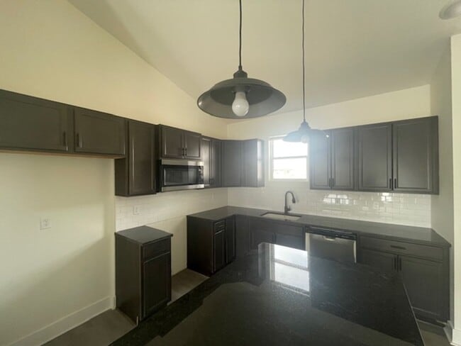 Building Photo - 5103/05 S Chase Ave