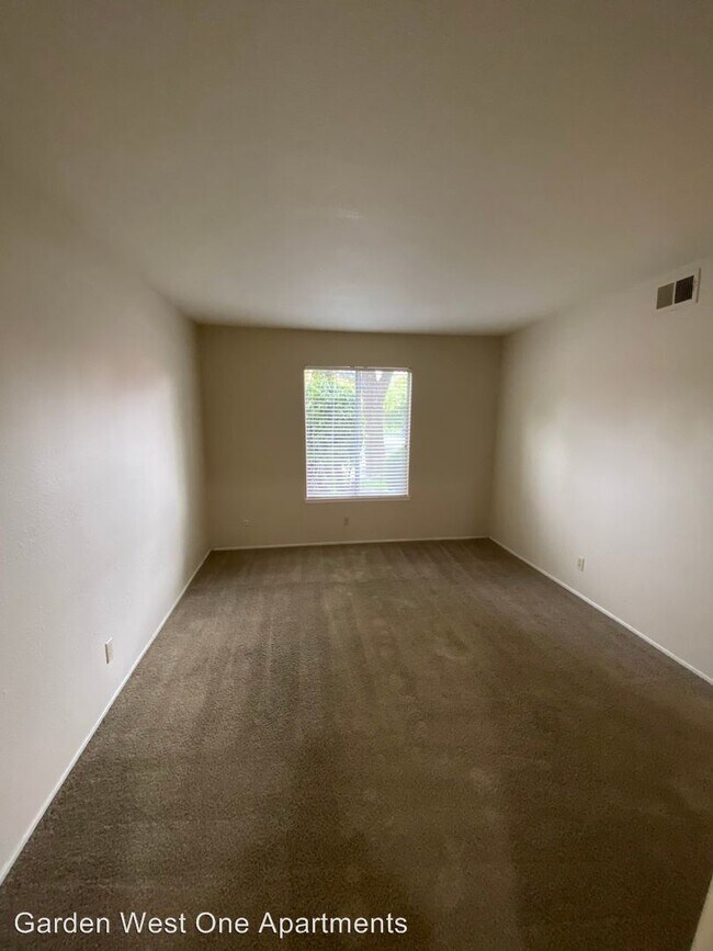 Building Photo - 1575 Heather Dr