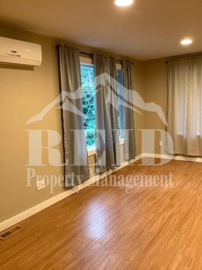 Foto del edificio - Central Kitsap Rambler 3 Bed 1.5 Bath 2 car garage