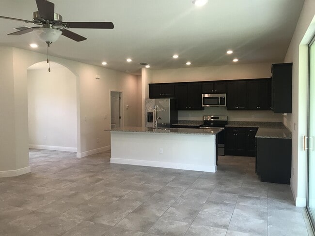 Building Photo - 3044 S Haberland Blvd