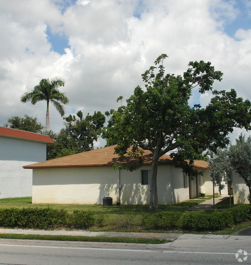 Building Photo - 7007 Pembroke Rd