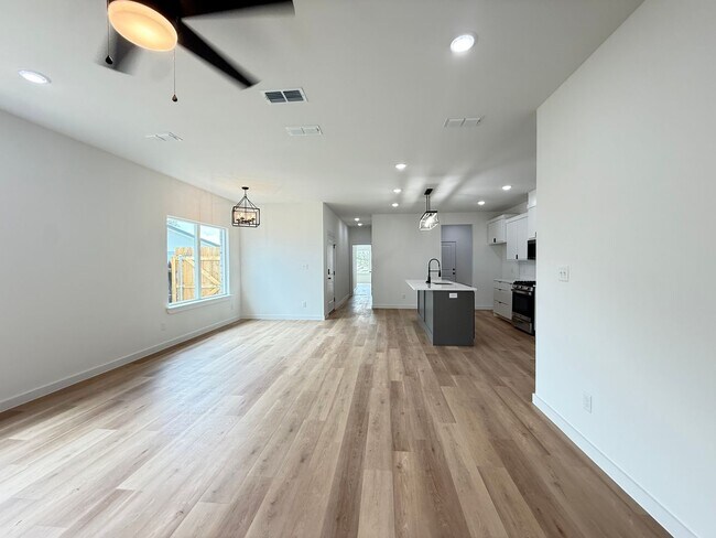 Foto del edificio - Brand New Stunning Town-Home!