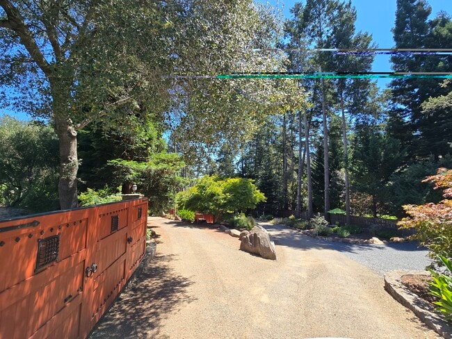 Building Photo - 5200 Montecito Ave